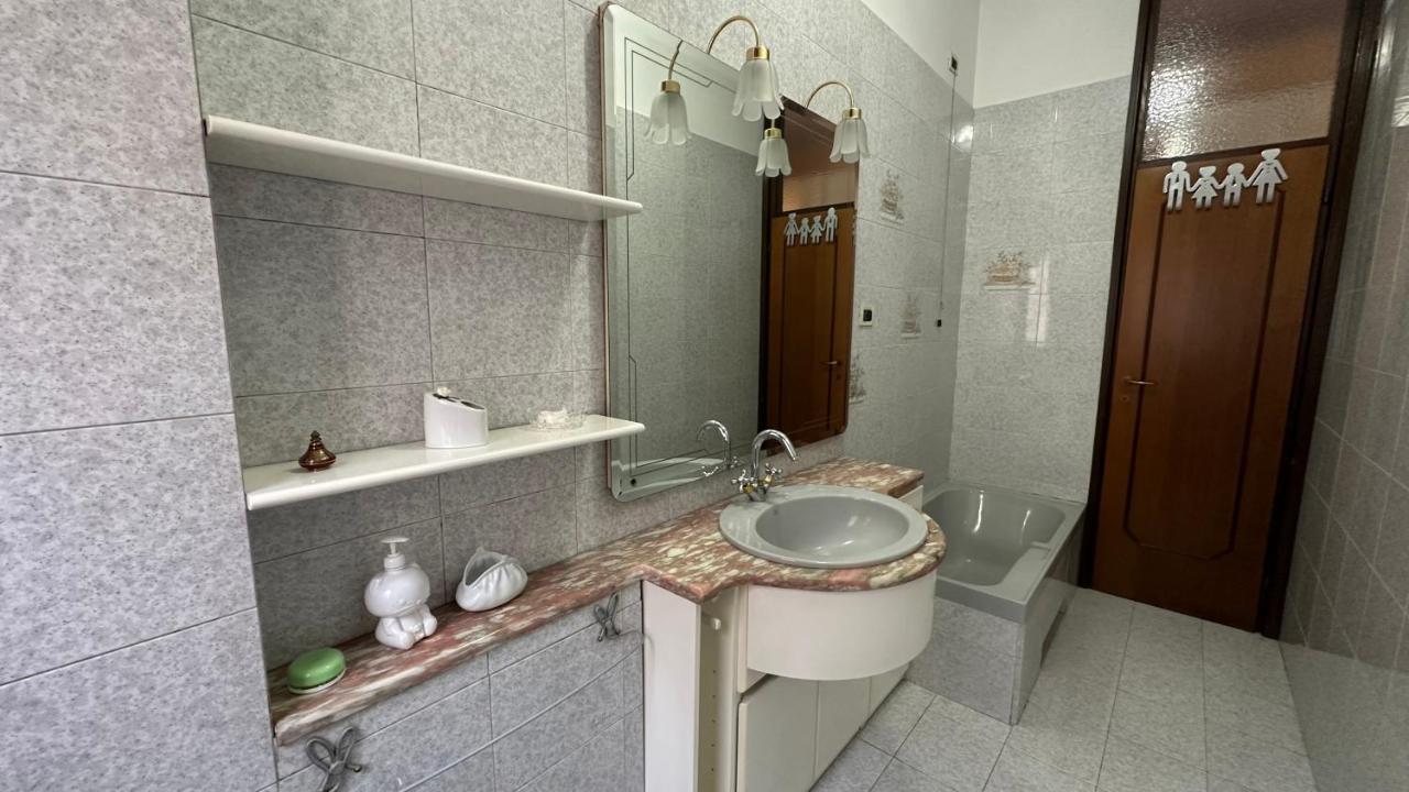 Dehomes - Two Bedrooms, Terrace, Wi-Fi, Tram To Centre & Rho Fiera ミラノ エクステリア 写真